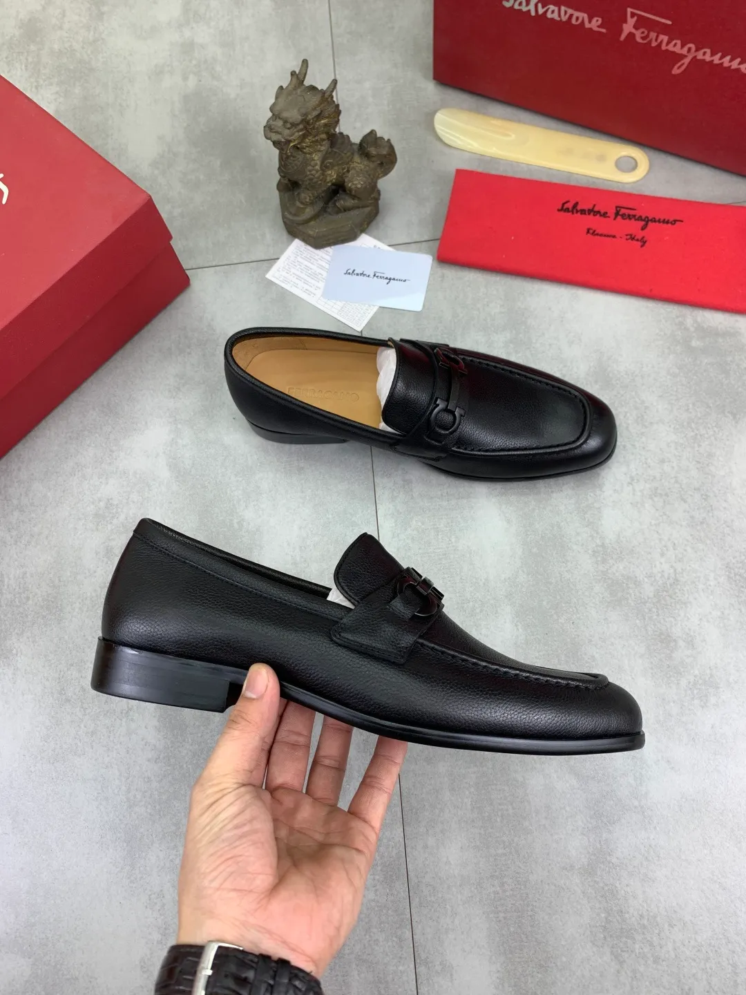 Men's Men's Shoes 💰P560💰[New Style] Water-dyed Niuli 🆘[Salvatore Ferragamo] Ferragamo's latest casual business leather shoes for men! Listed simultaneously! The fabric is made of specially imported original calfskin, the lining is made of imported water-dyed cowhide, and the original combination outsole is absolutely luxurious and leads the fashion trend. Matching code: 39-44 (45 46 customized) 2️⃣ colors available